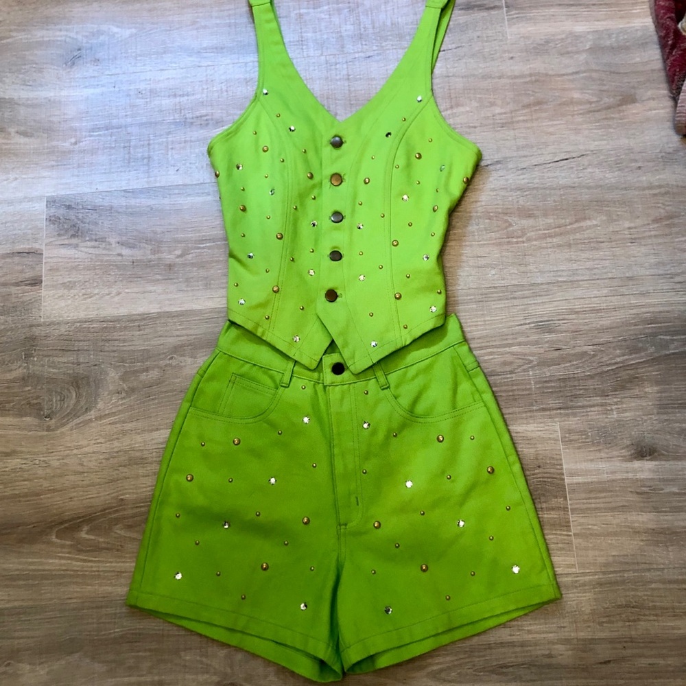 🔥VINTAGE STUDDED NEON GREEN DENIM TOP & HIGH WAISTED SHORTS MATCHING SET🔥 - Picture 2 of 9
